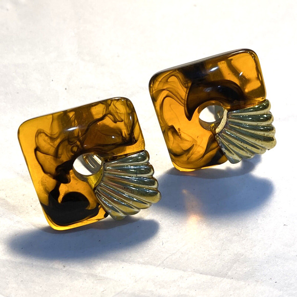 Vintage clip on earrings Lucite caramel black swirl and goldtone mod squares - Picture 3 of 7